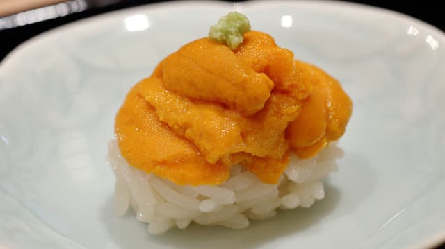 Sushi Minato: суши эдомаэ из морепродуктов Хоккайдо