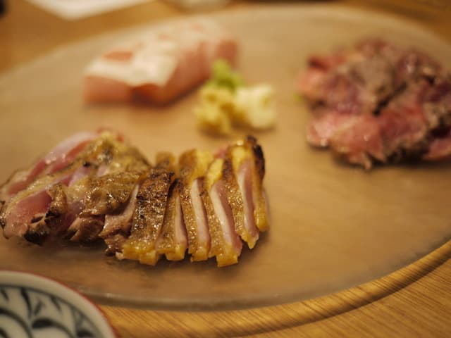 Le Coq: блюда из курицы и сётю в Саппоро