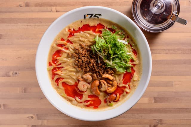 175°DENO Tantanmen Sapporo kitaguchi ten: настраиваемый тантанмэн