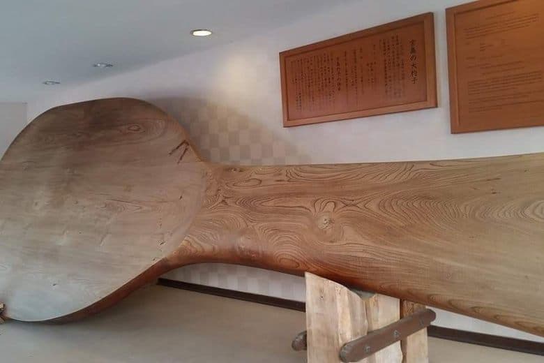 Самая большая в мире рисовая лопатка