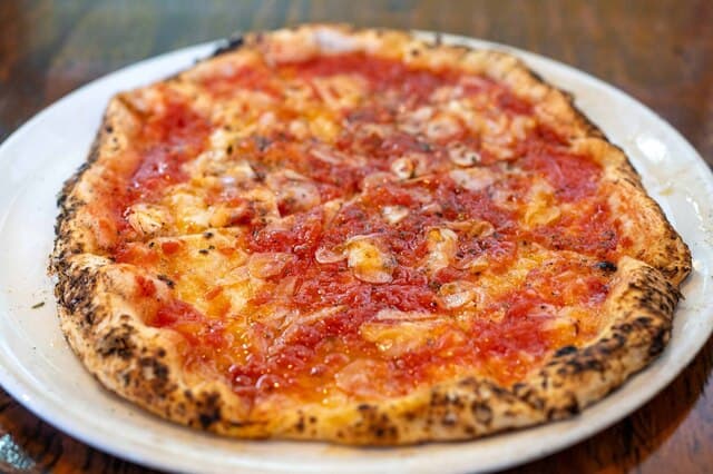 PIZZERIA DA MASSIMO: классическая неаполитанская пицца