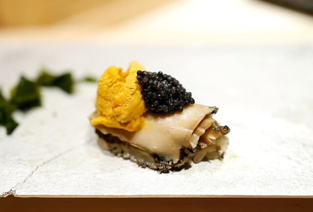 Sushi Ei: нестандартные суши омакасэ и редкое сакэ
