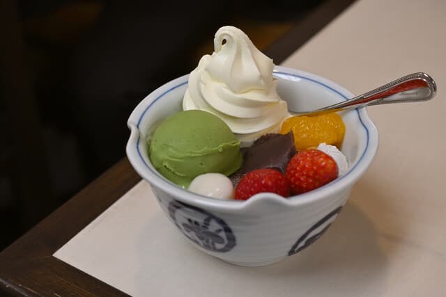 Anmitsu Mihashi Ueno Main Shop: классические японские десерты
