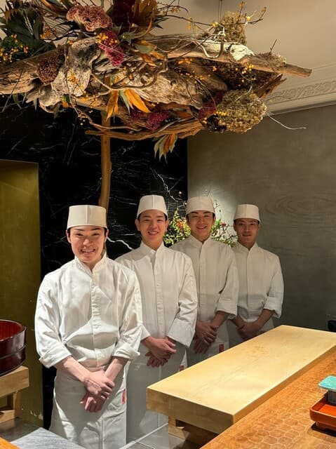 HATSUNEZUSHI: театральные суши эдомаэ в формате омакасэ