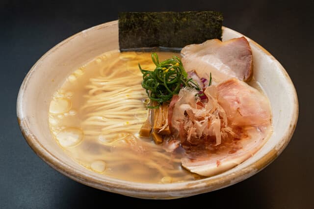Homemade Ramen Muginawa: эталонный рамен сёдзю и ирико