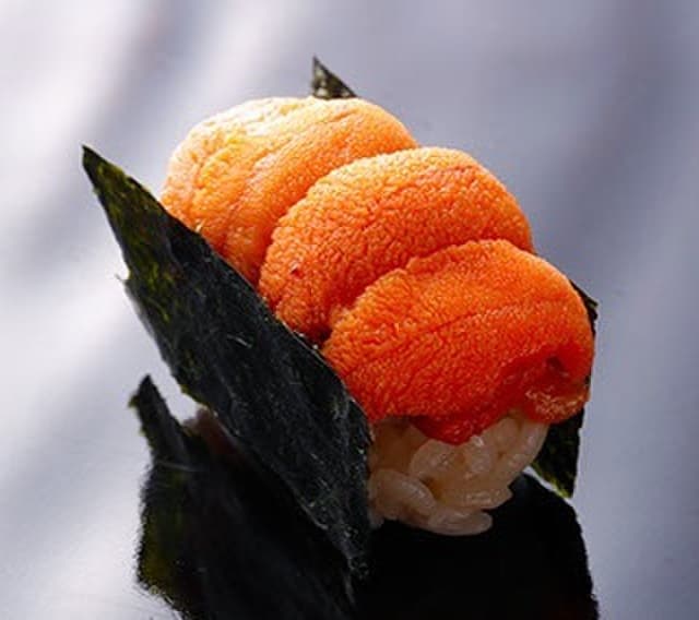 Sushi Yasumitsu: сезонное омакасэ с редкими морепродуктами