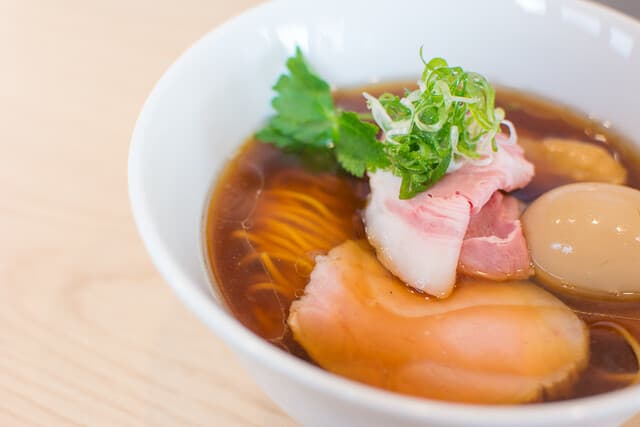 Ramen MAIKAGURA: авторский рамен на курином бульоне