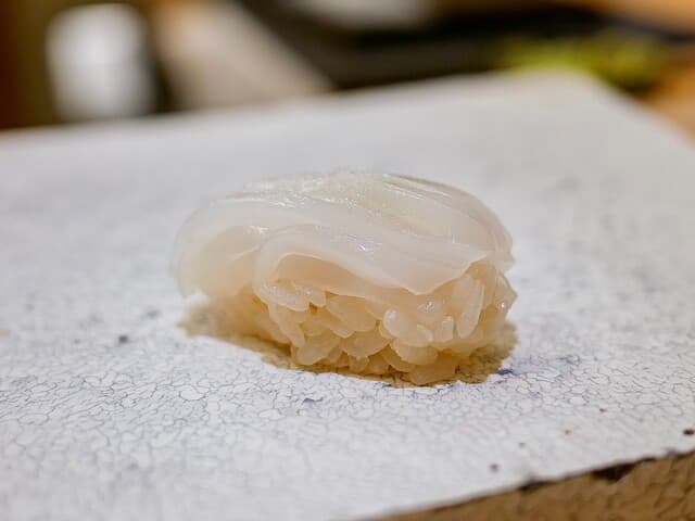 Sushi Namba Hibiya: суши эдомаэ с температурным контролем