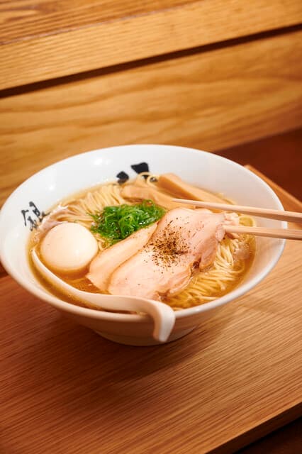 Ginza Hachigo: рамэн в стиле французского консоме