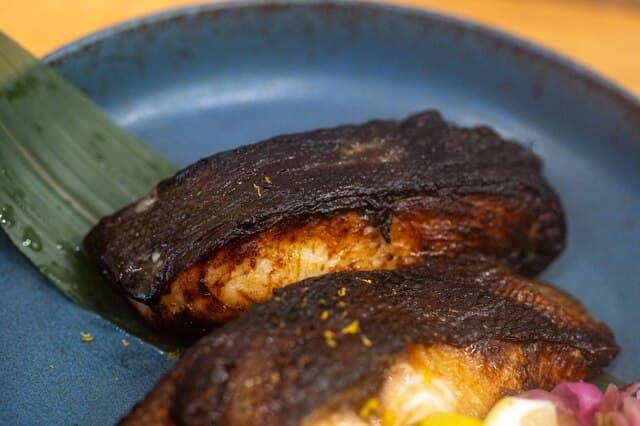 Sumibi Yakisakana Bento Sumisawa: мастерски приготовленная на углях рыба