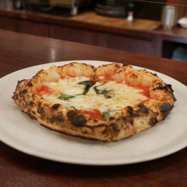 pizzeria fabbrica 1090: неаполитанская пицца от пиццайоло