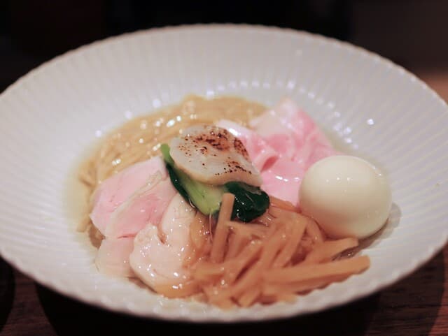 Tokyo Style Noodle Hotate Biyori: цукэмэн с гребешком и комбу