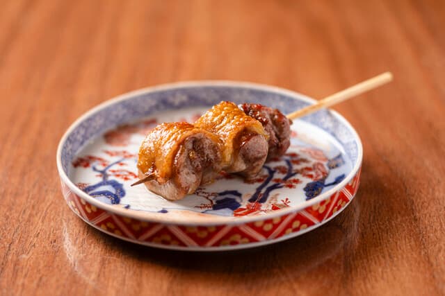 Maki Tori Shin Kobe: якитори на дровах