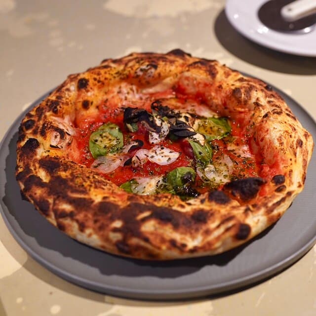 400℃ Pizza TOKYO: неаполитанская пицца с высоким содержанием влаги