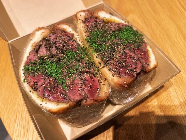 CHERMSIDE SANDWICH Harajuku: огромные сэндвичи со стейком и яйцом