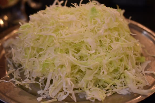 Beijing: якинику старой школы, мясо жарите сами