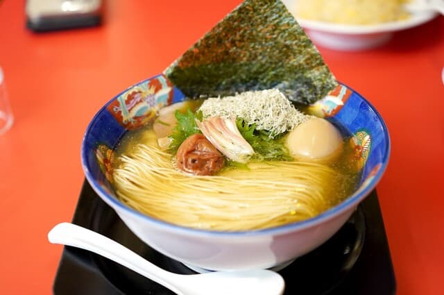 Chuka Soba Menya Shokudo Honten: сёю-рамэн и тяхан