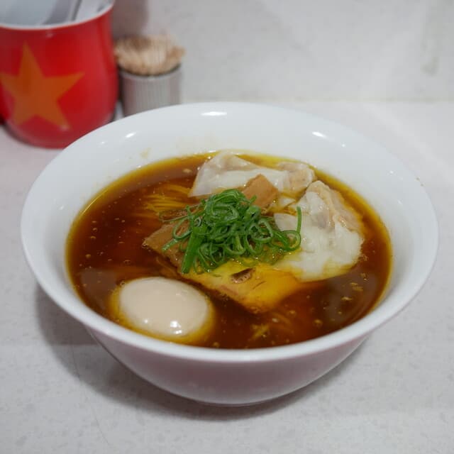 Ramen Hoshijirushi: сёю-рамэн и цукэмэн на воде с комбу