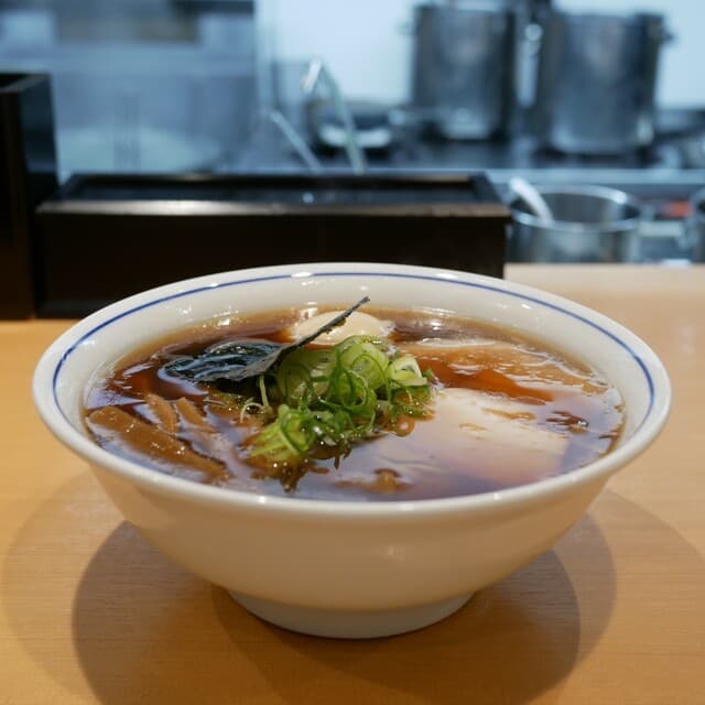 Ramen Sugimoto: прозрачный сёю-рамэн школы Минору Сано