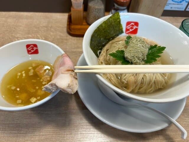KITCHEN TAKANO: солевые цукэмэн и прозрачный куриный рамэн