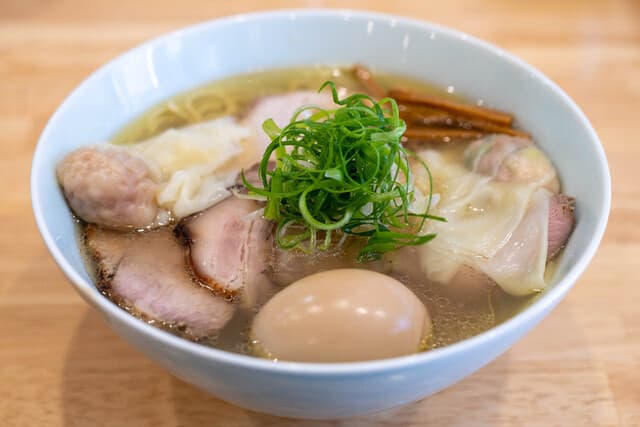 hoshinochuukasoba: сио-рамэн на прозрачном курином бульоне