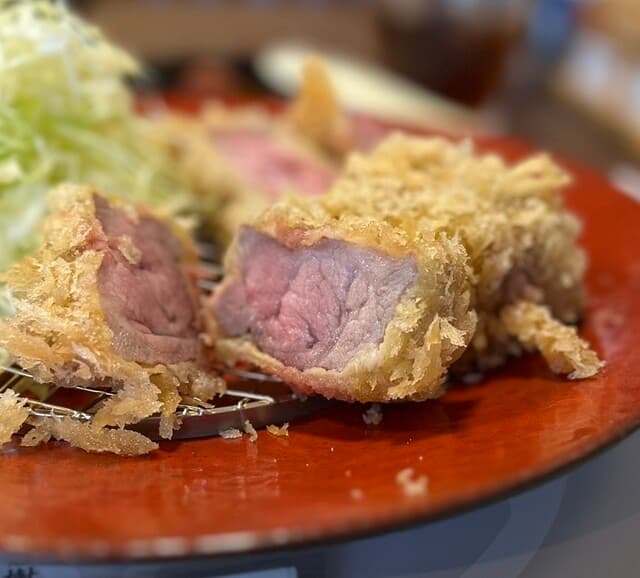 Tonkatsu Souki: тонкацу низкотемпературной жарки и рис из хагамы