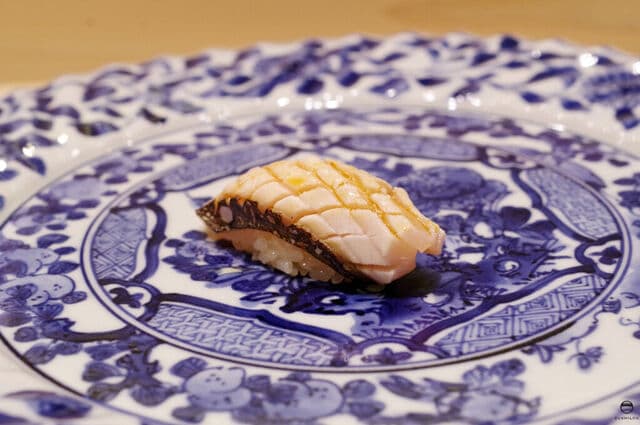 Sushi-ya Kozakura: суши эдомаэ из рыбы Хокурику