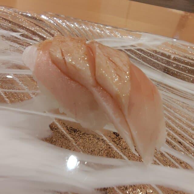 Kanazawa Sushi Yojiro: слоёные нигири из местной рыбы