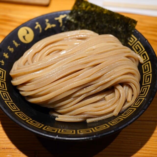 Chuka Soba Uezu: насыщенный цукэмэн с авторской свининой