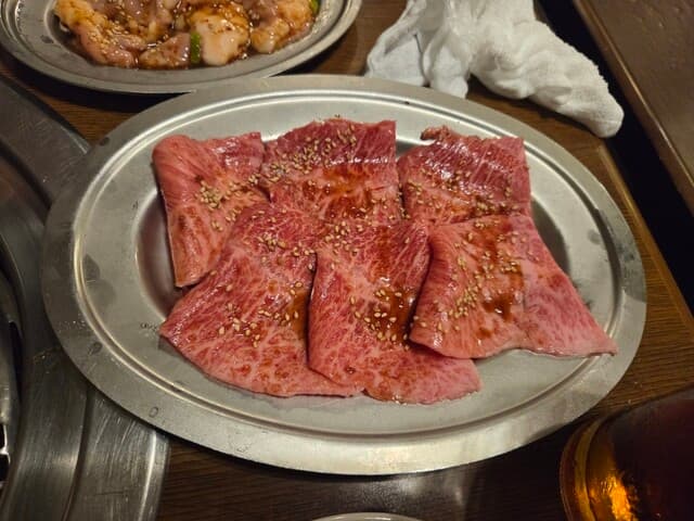 Yakiniku Fuji: якинику при мясной лавке, говядина Мацусака