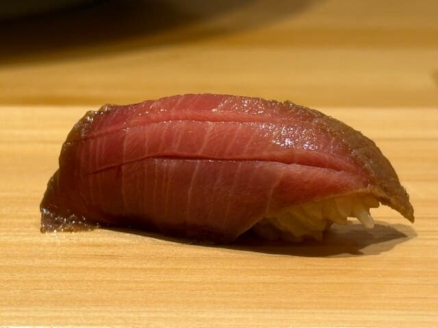 Sushi Itsuki: выдержанные суши омакасэ на шесть мест