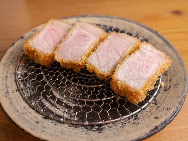 Tonkatsu Hajimari: тонкацу дегустационным сетом за стойкой