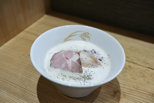 Mugi no Michi Sugure: рамен с морским лещом