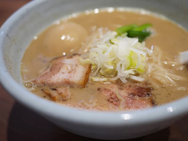 Menya Takakura Nijou: рамен со вкусом копчения