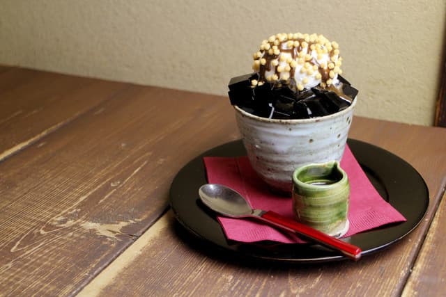 Cafe Karirenge: авторские десерты в киотской матии