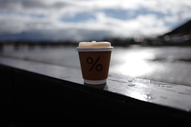 Arabica Kyoto Arashiyama: спешелти-кофе у реки