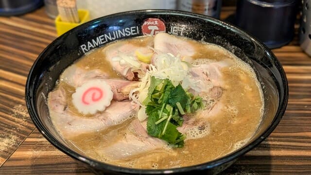 Ramen Jinsei JET: насыщенный рамен на курином бульоне