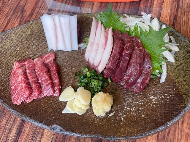 Ketobashi-ya Champion Tenma ten: якинику и сашими из конины