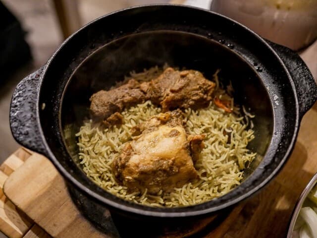 Diamond Biryani: хайдарабадский бирьяни из чугунка