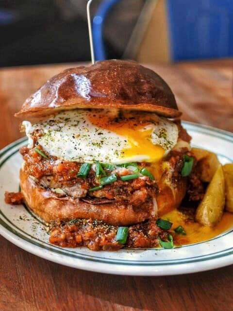 THE MUNCHIES BURGER WORKS.: бургеры с рубленым стейком