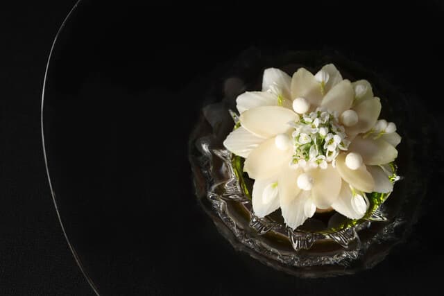 NH: театральная современная французская кухня