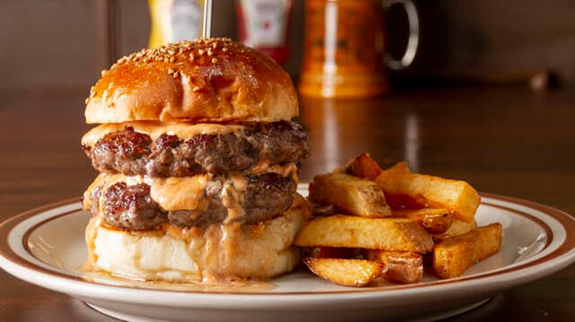 HYOE'S BURGERS + FRIES: крафтовые бургеры в Кобе