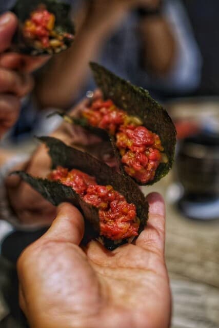 nikuryouri chixichan: мясной омакасе-сет за стойкой