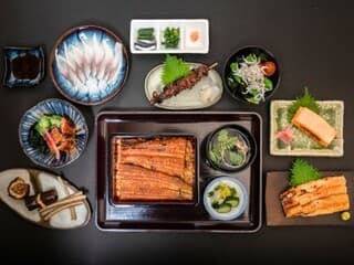 Unagi no Toyokawa: угорь на углях в кансайском стиле