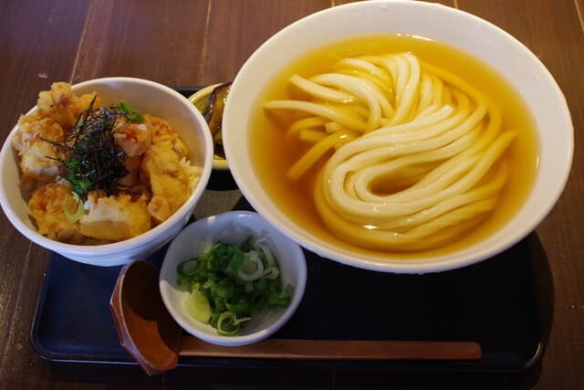 Kamaage Udon Suzuan: домашний удон с сильной текстурой коси