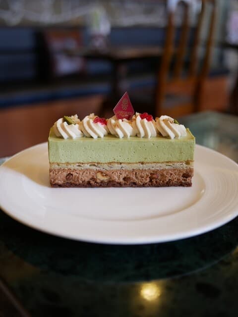 GATEAU DES BOIS LABORATOIRE Raboratowāru: классическая французская кондитерская