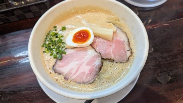 Ramenya Mitsuba Za Se Kondo: рамен с пенным бульоном
