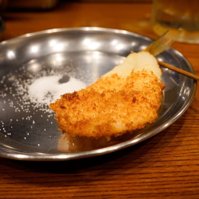 Kushi Katsu Hitokuchi: изысканные кусикацу из морепродуктов