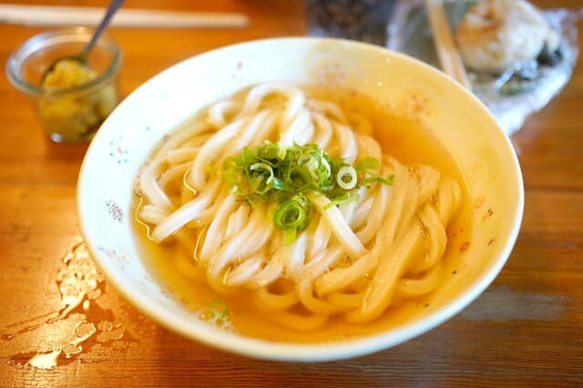 Miyoshi Udon: удон ручной нарезки в бревенчатом домике