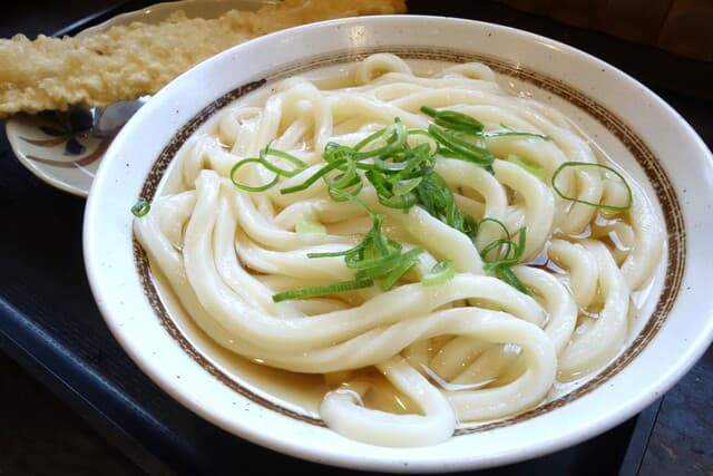 Utsumi Udon: твёрдый сануки-удон на самообслуживании